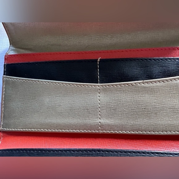 🧡 Wallet So Bright It Pays You in Compliments 💸✨ - Picture 7 of 10